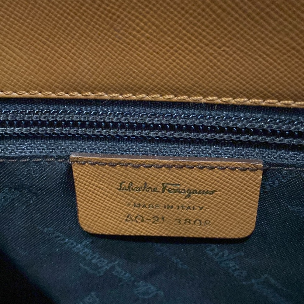 Vintage rare SALVATORE FERRAGAMO Gancini crossbody/handbag - Picture 6 of 12